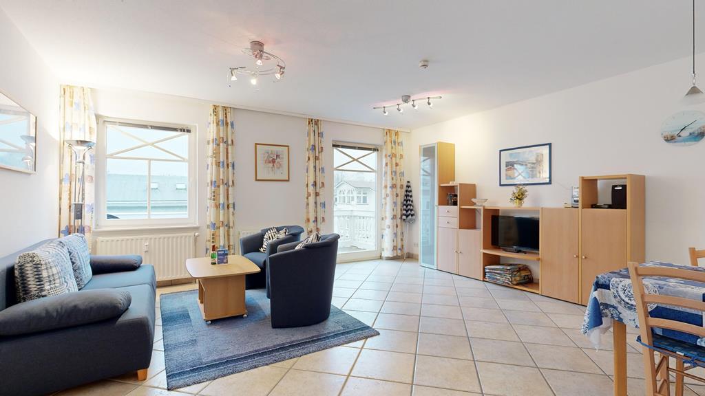großes helles gemütliches Wohnzimmer-Villa Strandburg